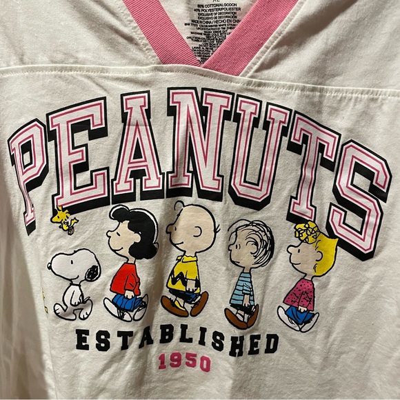 Peanuts crop Tshirt with pink stripping on sleeves and neckline used  size XL - Picture 2 of 6